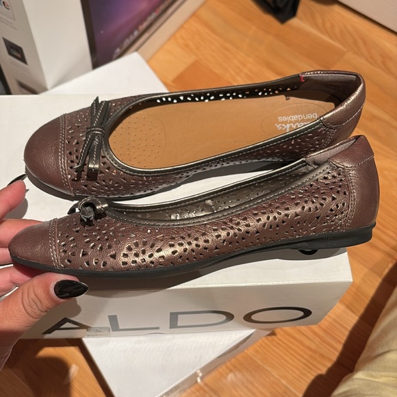 Clark’s flats - Picture 3 of 6